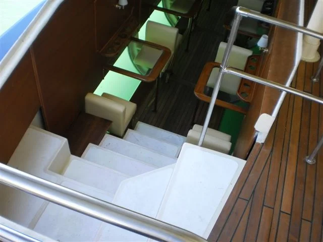 Restaurant boat | Glass bottom boat