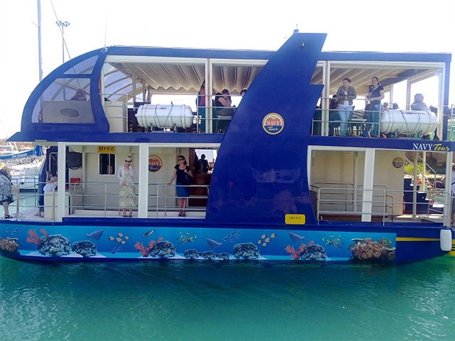 Restaurant boat | Glass bottom boat