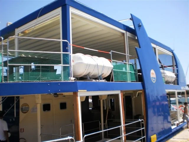 Restaurant boat | Glass bottom boat